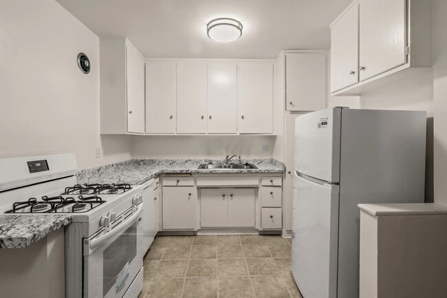 Interior Photo - 11660 Chenault Street,