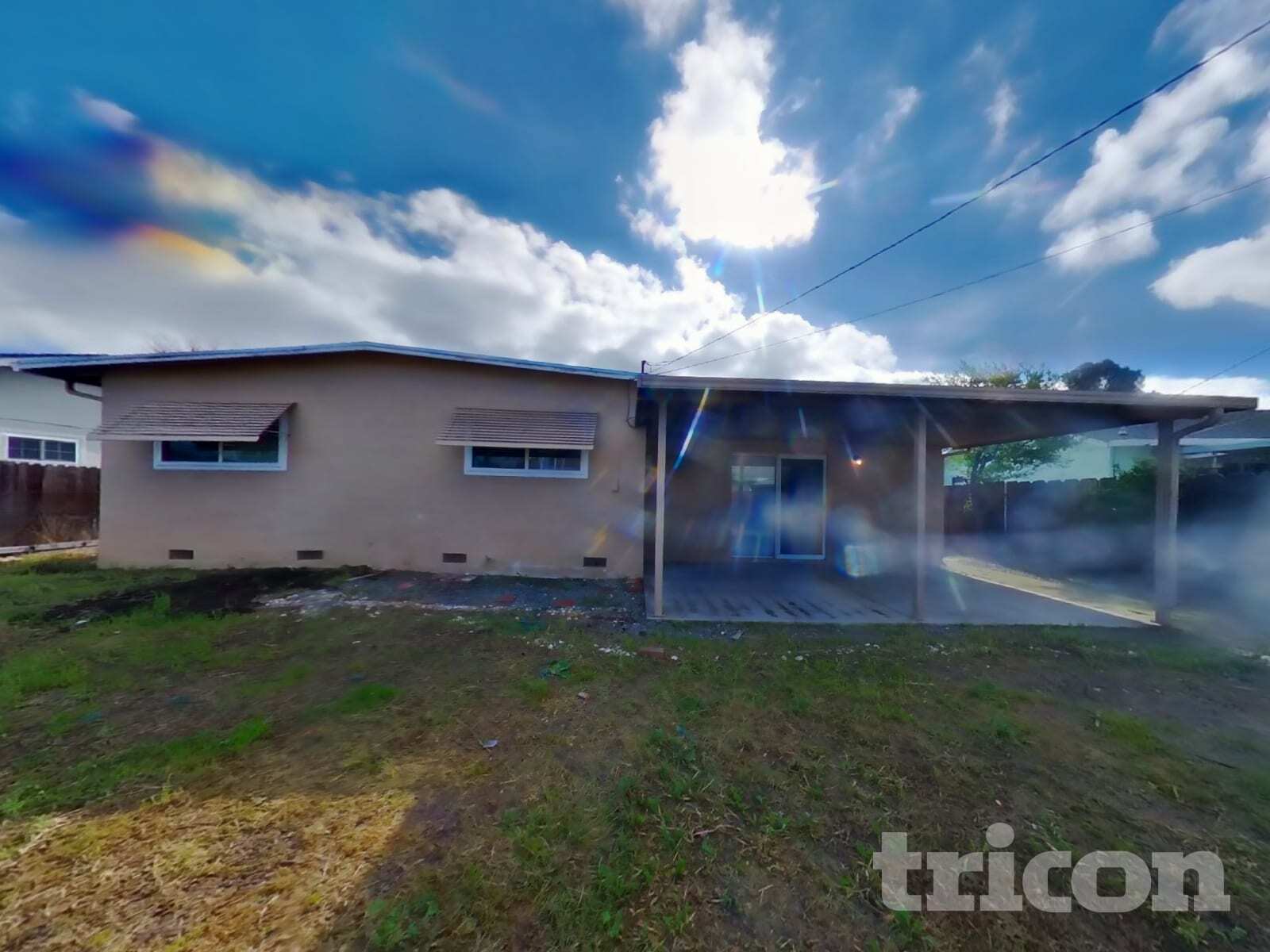 Building Photo - 402 E Pacific Ave