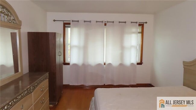 Building Photo - 649 Inman Ave