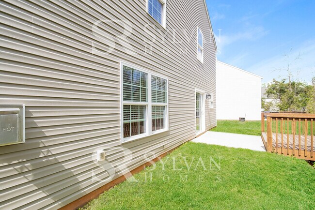 Building Photo - A must see 4-bedroom, 2.5 bath home in Oak Pointe.