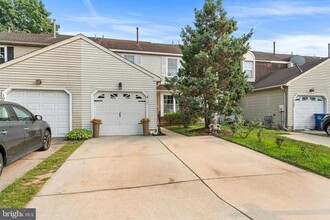Building Photo - 107 River Bank Dr
