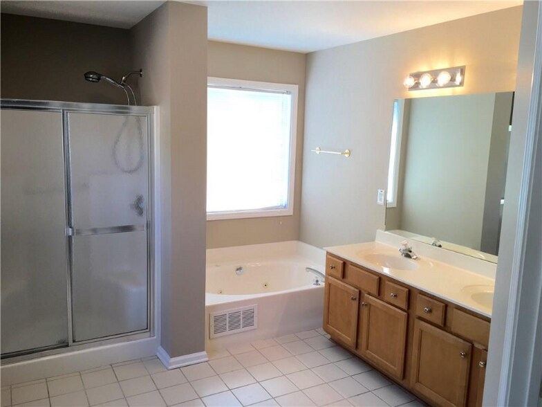 Building Photo - 233 Hunt Creek Dr