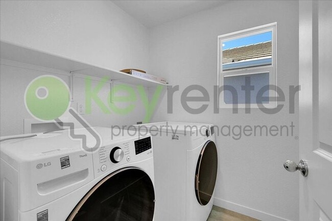 Building Photo - 2129 Shady Tree Cir