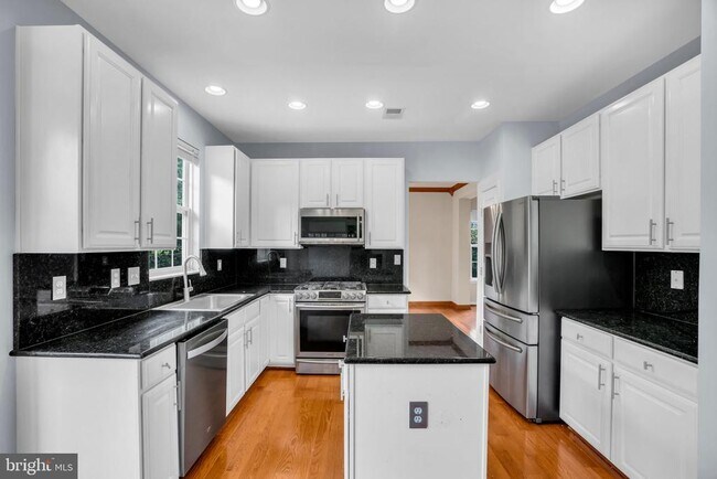 Building Photo - 8142 Tenbrook Dr