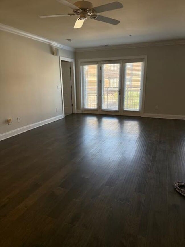 Building Photo - Experience the Heart of It All - at Mayfaire Townview!