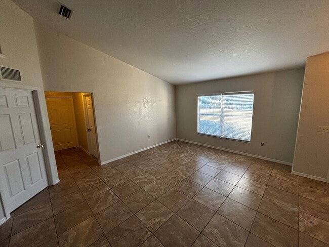 Building Photo - 3/2 Home Marion Oaks