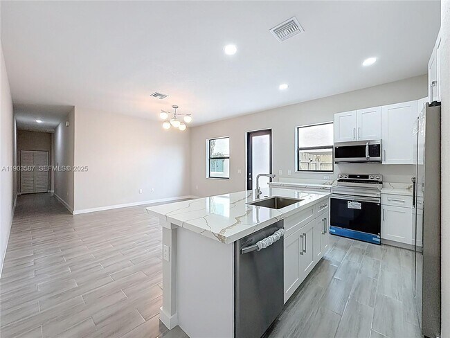 Building Photo - 406 NW 41st St