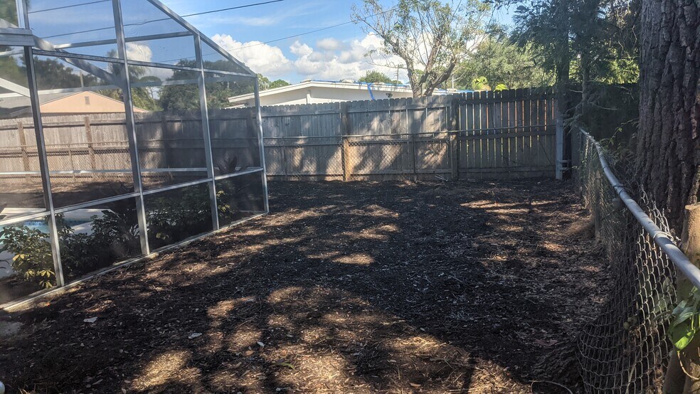 Building Photo - 2042 Harley Ave