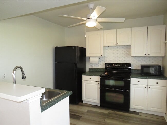 Building Photo - 4647 Bonnie Brae St