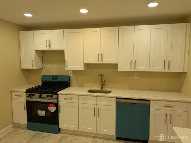 Building Photo - 5 Pelmont Pl