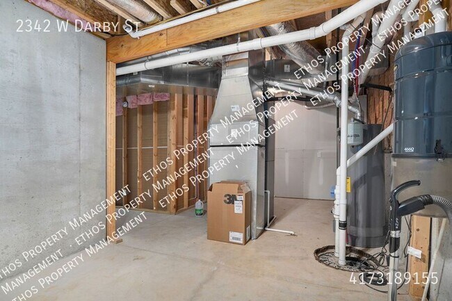Building Photo - 2342 W Darby St