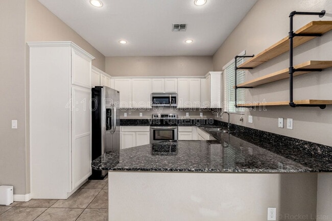 Building Photo - 1367 S Country Club Dr