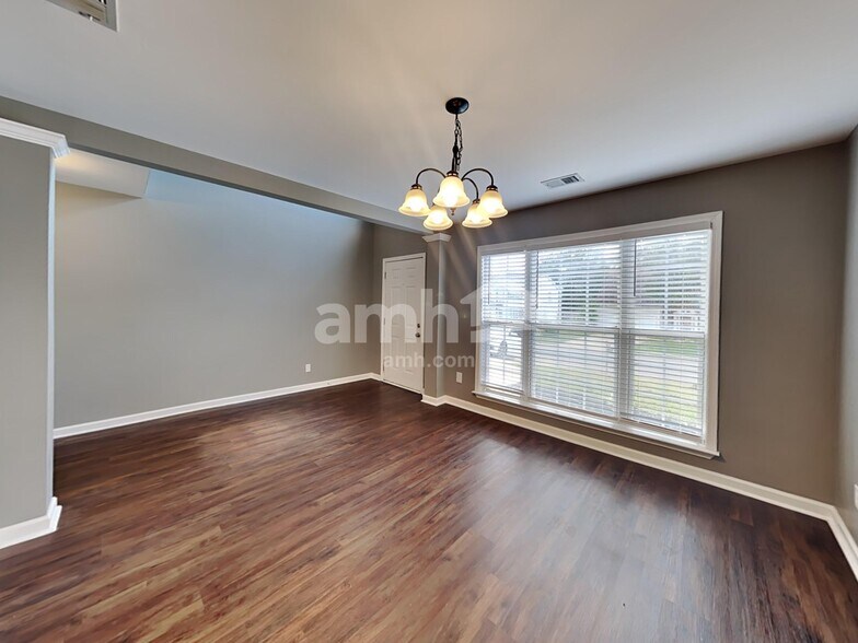 Building Photo - 2412 Newberry Ln