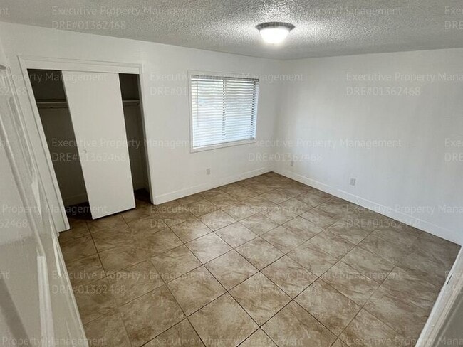 Building Photo - 2-bedroom/ 1.5- bathroom townhome. *Move I...