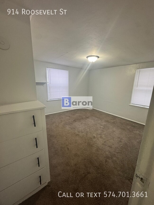 Building Photo - 914 Roosevelt St