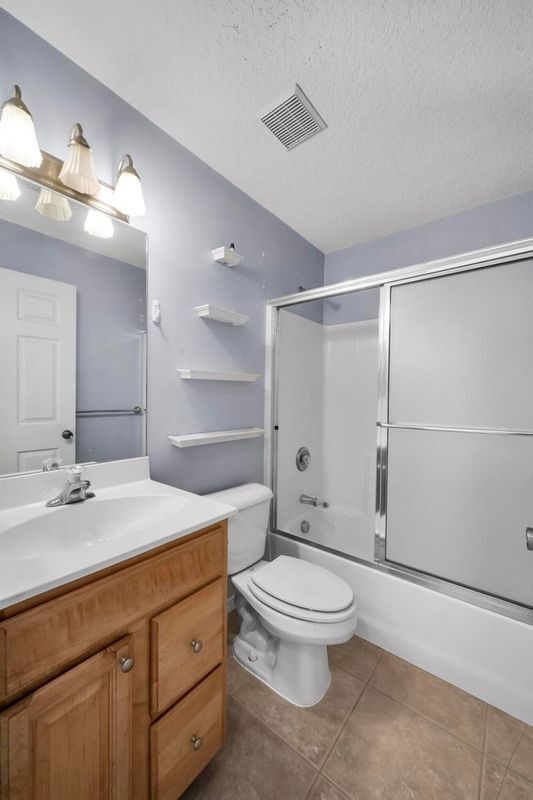 Building Photo - 214 SW Milburn Cir