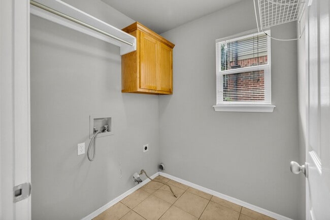 Building Photo - Welcome to this gorgeous home in the highly desirable Eddington Place neighborhood!