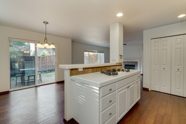Building Photo - Spacious 4BR / 3BA Home in Desirable Bethany Area