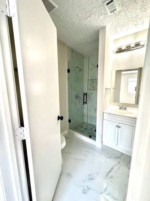 Building Photo - 1914 Feather Ridge Dr