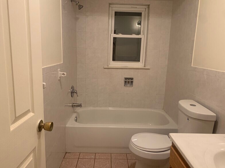 Building Photo - 68 Pamrapo Ave