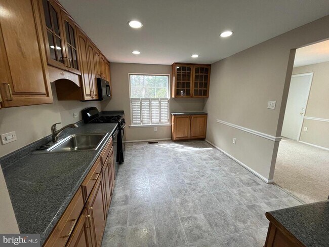 Building Photo - 15705 Anamosa Dr