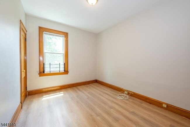Building Photo - 103 Knapp Ave