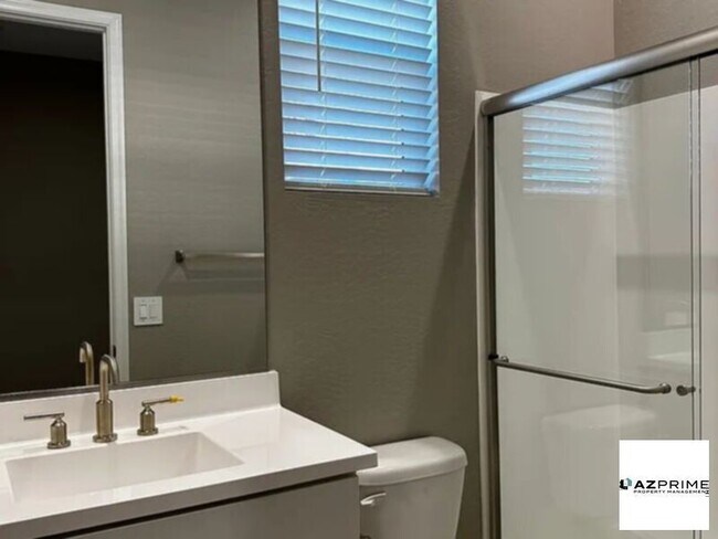 Building Photo - Lovely Apartment available