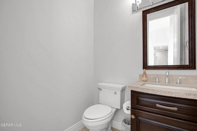 Building Photo - 2205 Hacienda Rey Dr