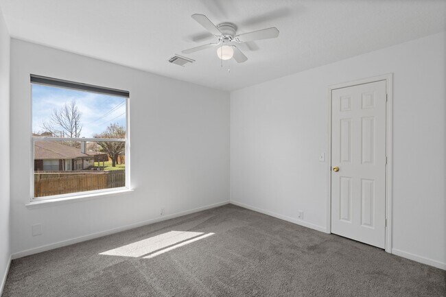 Building Photo - 3139 Silver Cedar Trail