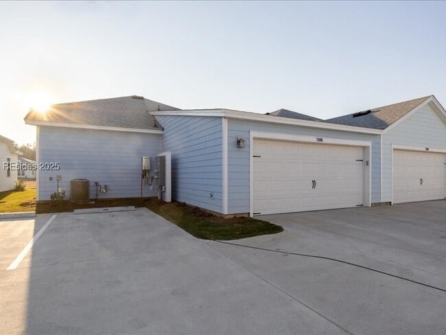 Building Photo - 1388 Good Life Wy