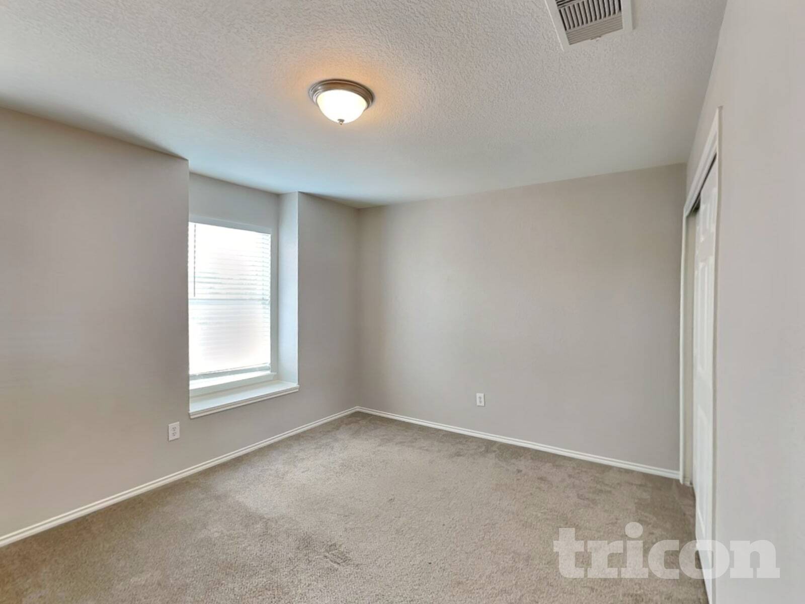 Building Photo - 11319 Saratoga Coach