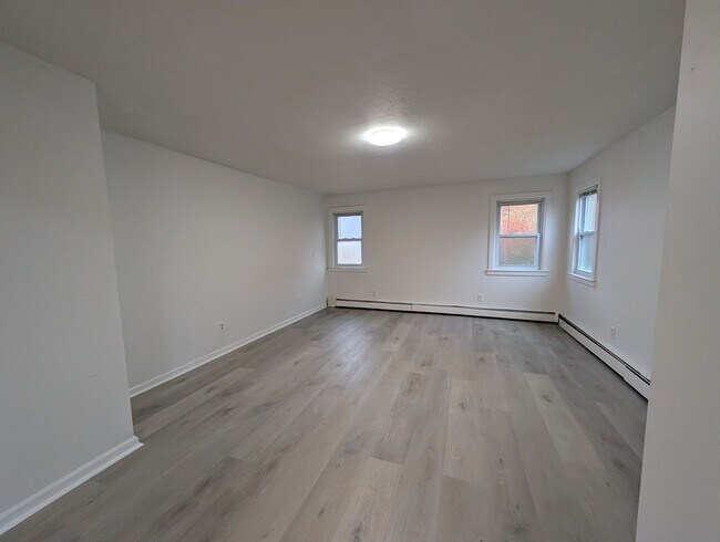 Building Photo - Stunning 3 bedroom 2 bathroom single family house available in Asbury Park!