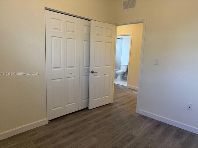 Building Photo - 144 NE 37th Terrace