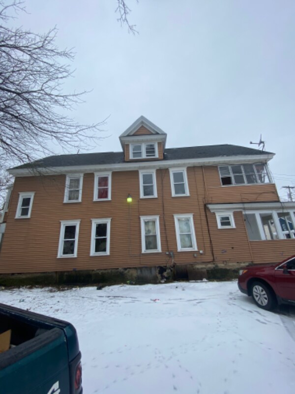 Building Photo - 563 Richmond Ave