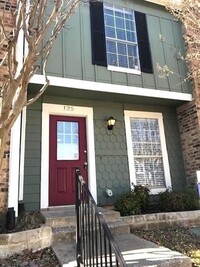 Building Photo - 125 Surrey Ln