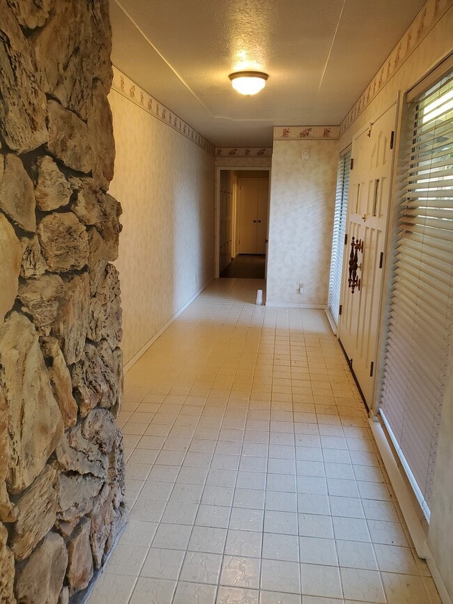 Building Photo - Modesto 3 bedroom 2.5  bathroom off McHenry