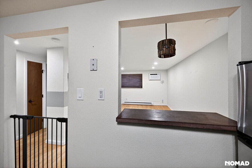 Building Photo - 20 S Logan St