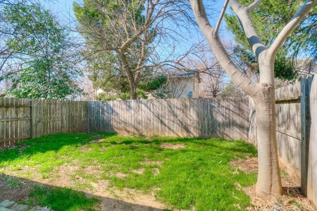 Building Photo - Greenwood Estates has an Excellent 2 Bedroom, 1.5 Bath Townhouse with a Backyard!