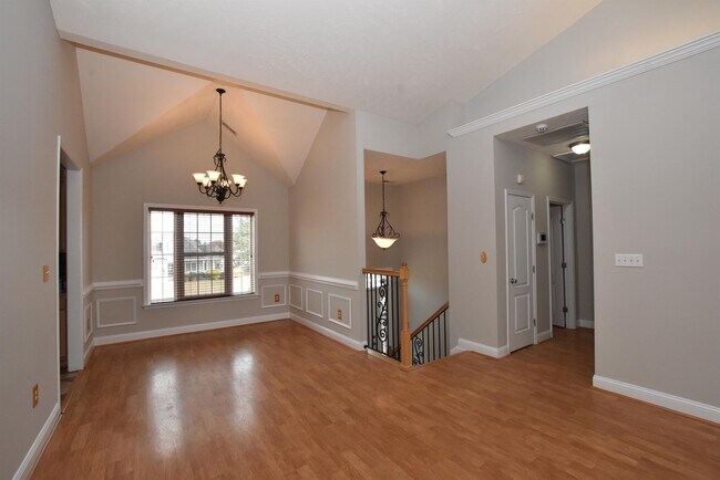 Building Photo - 109 Canyon Ct