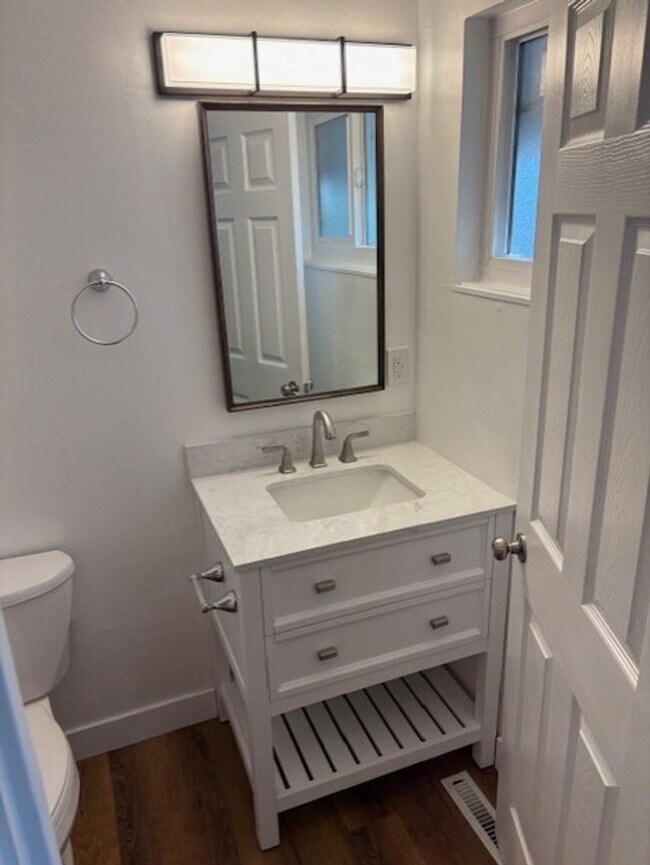 Building Photo - 9 Begonia Ln