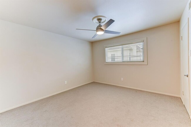 Building Photo - 2209 Sheridan St