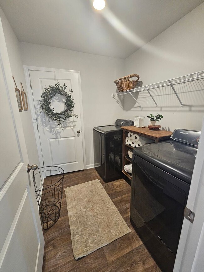 Building Photo - 4 Bedroom Home in Surf City!