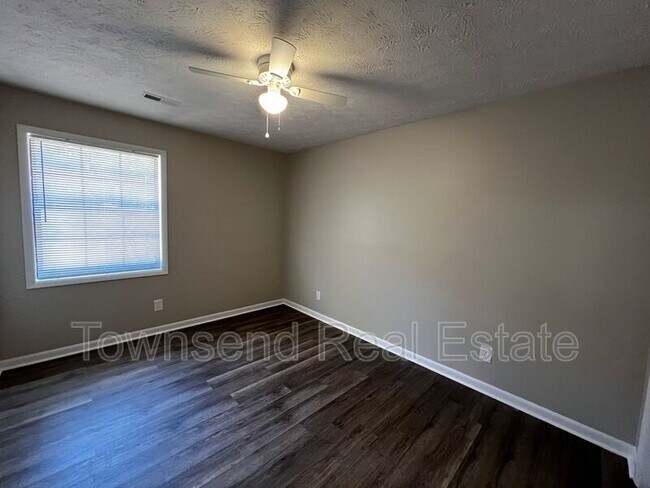 Building Photo - 1437 Ireland Dr