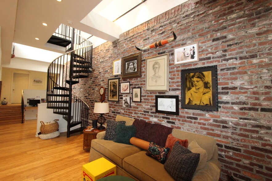 Wall of Fame - 139 7th St