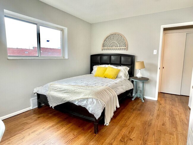 Building Photo - 5445 Chippewa St