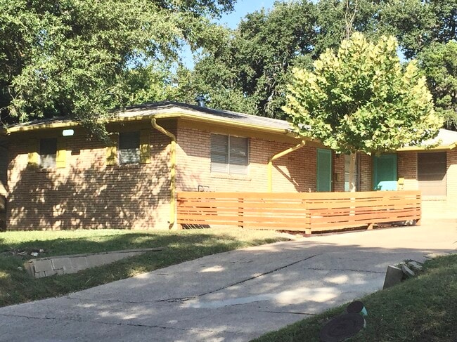 Building Photo - 1512 Chelsea Lane
