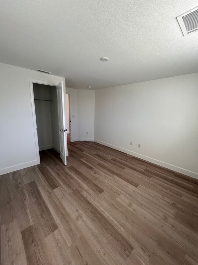 Building Photo - Spacious 3 Bedroom, 3 Bath Townhome located in Arapahoe County available for Summer Move In for t...