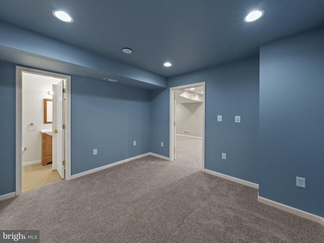 Building Photo - 43103 Lake Ridge Pl