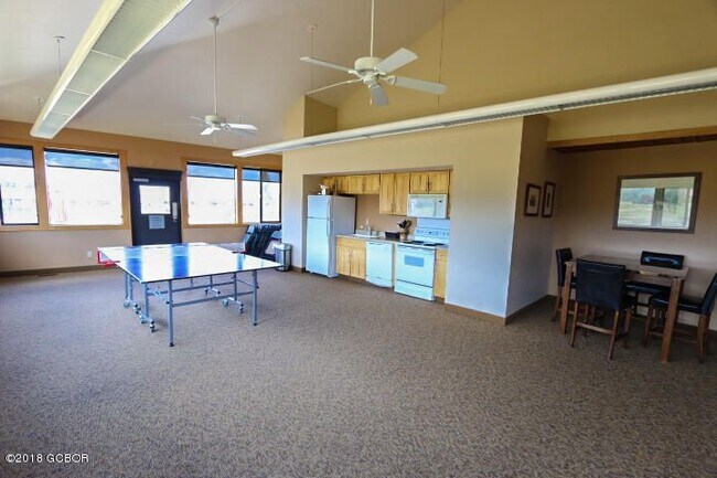 Building Photo - 832 Meadow Mile