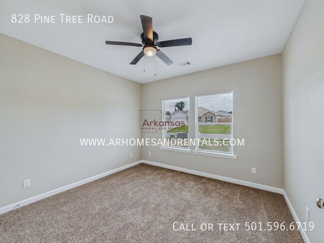 Building Photo - 828 Pine Tree Rd